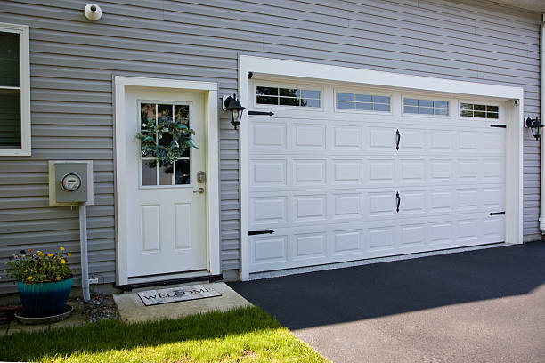 24/7 Emergency Garage Door Panel Replacement experts in Clarksburg, MD
